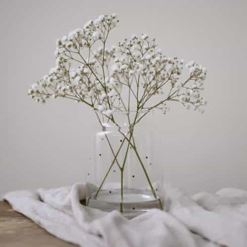 Γυάλινο βάζο με μαύρες κουκκίδες